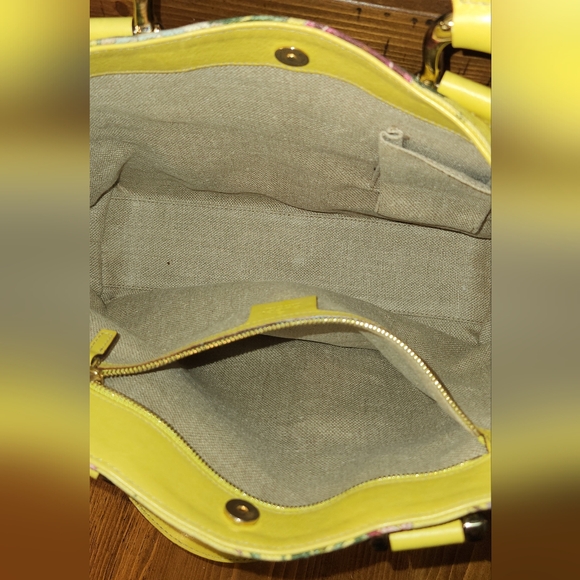 GUCCI Floral Yellow Tote Bag - Picture 8 of 17